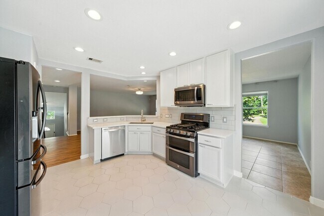 Building Photo - 13600 Breton Ridge St