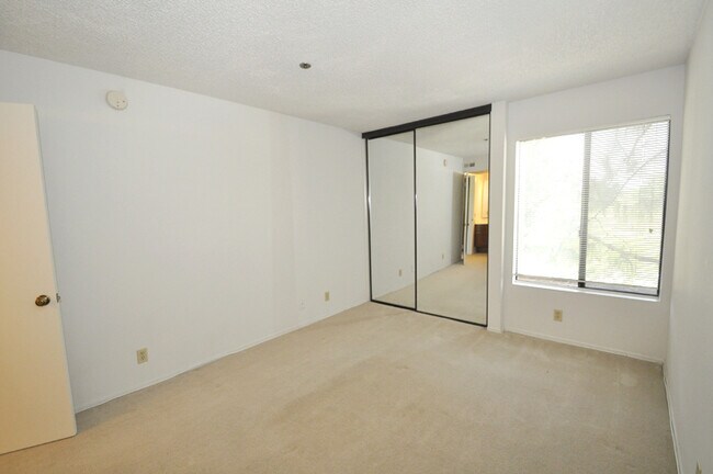 Building Photo - 301 N Ford Ave