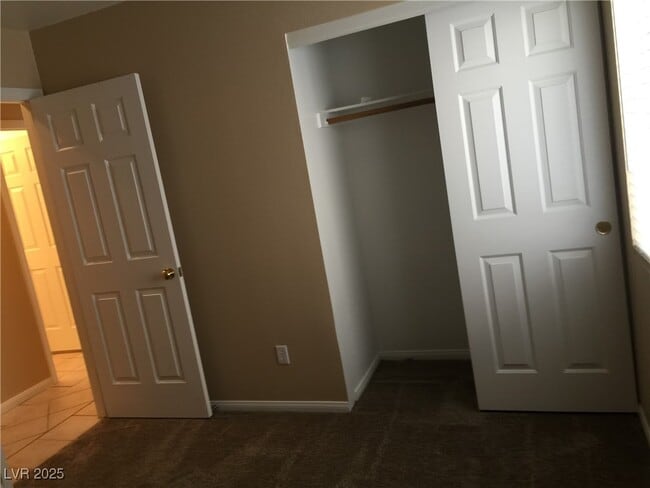 Building Photo - 1405 Iron Springs Dr