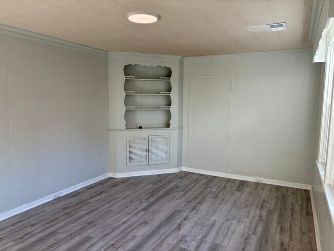 Building Photo - 225 Poplar St