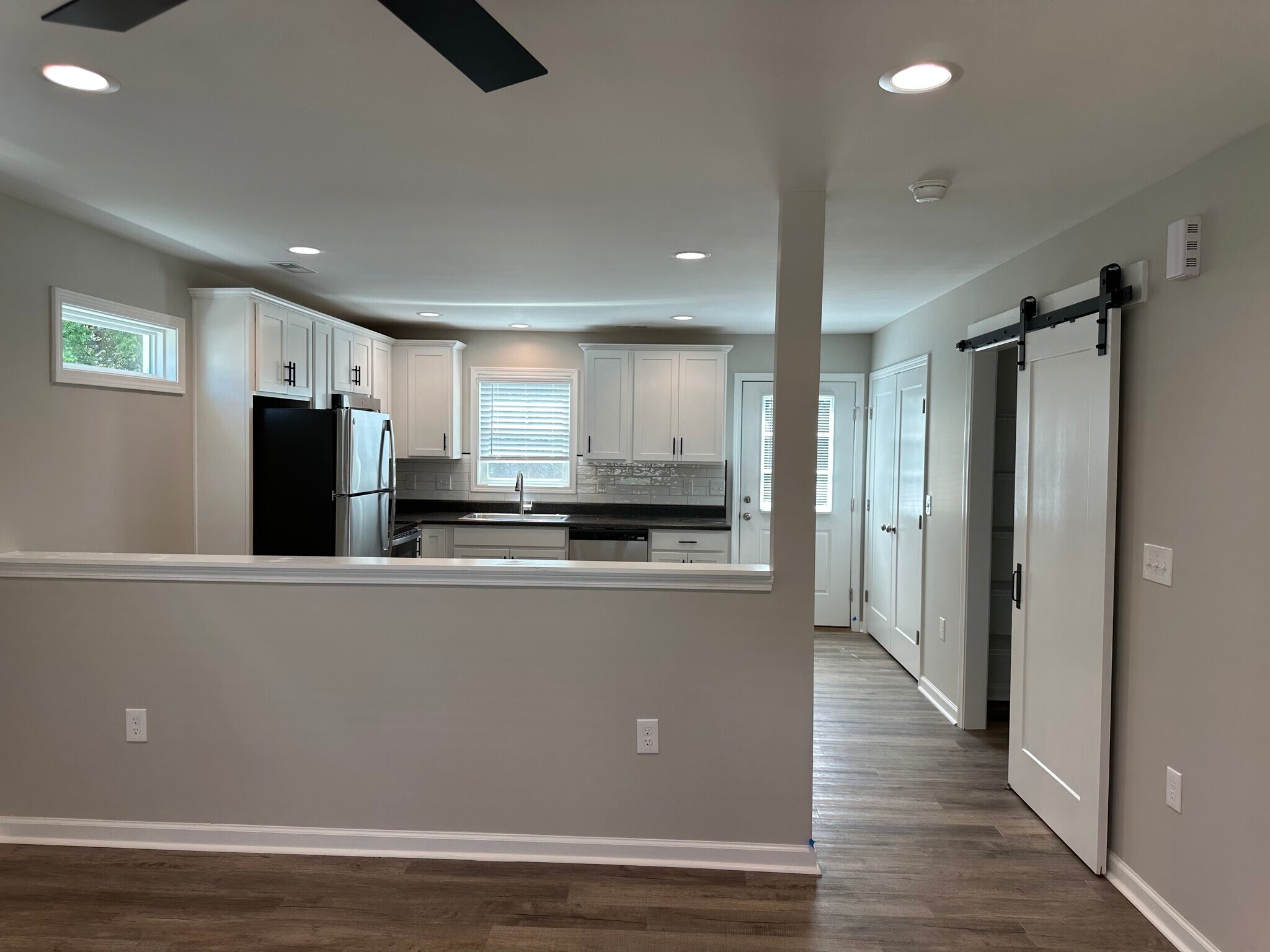 Pony wall to elevate the space and enhance the open, airy feel - 2225 Kenwood Blvd SE