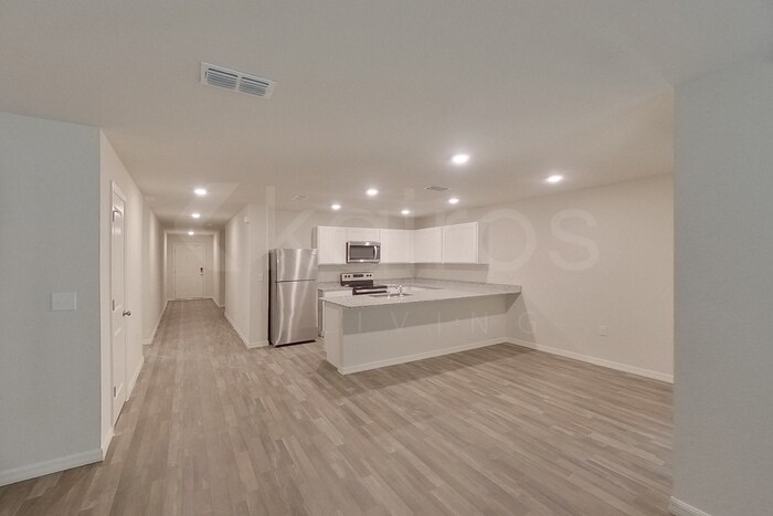 Building Photo - 1190 S San Mateo Dr