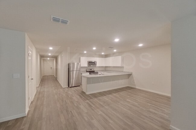 Building Photo - 1190 S San Mateo Dr