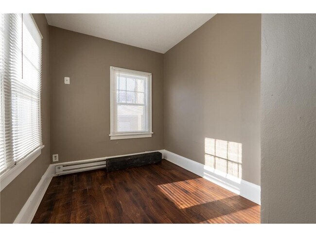 Building Photo - 1917 N Newton Ave