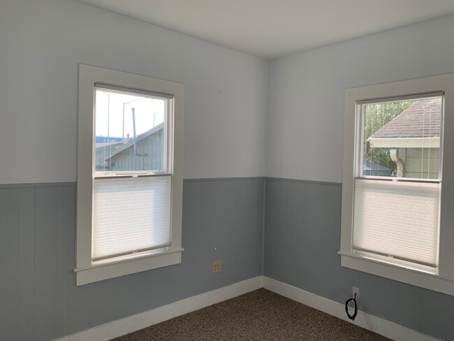 Building Photo - 1065 5th St