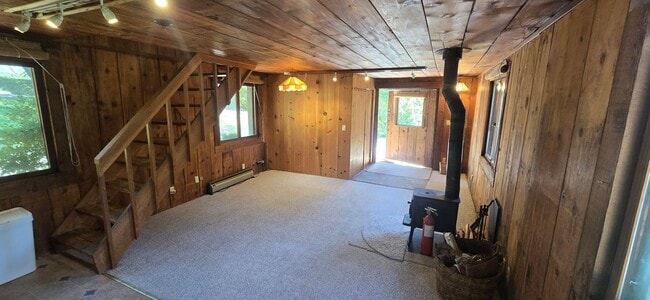 Building Photo - Charming 1-bedroom cottage nestled just 4 miles west of downtown Sebastopol in the heart of West ...