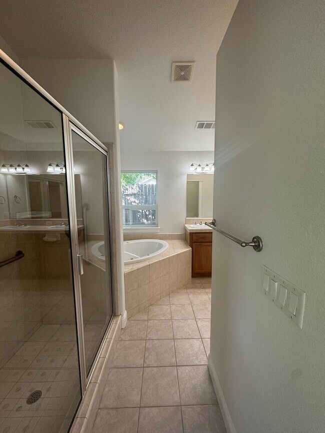 Building Photo - 4 BED/2 BATH IN REDDING IN THE WESTSIDE ES...