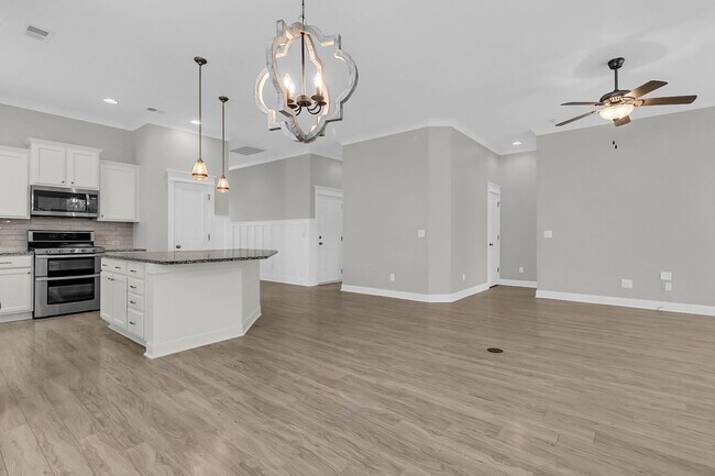 Building Photo - Newly Refreshed Single Story Home in Carol...