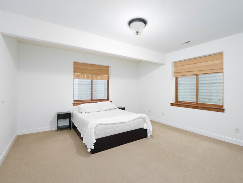 Building Photo - 972 Hawkshead St