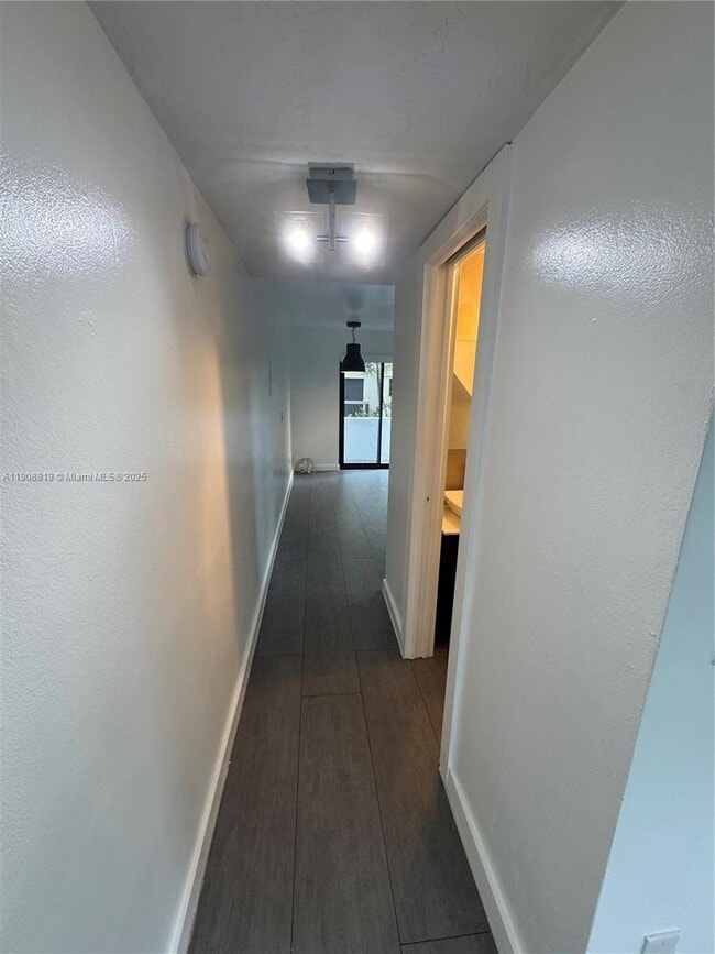 Building Photo - 3011 SW 1st Ave