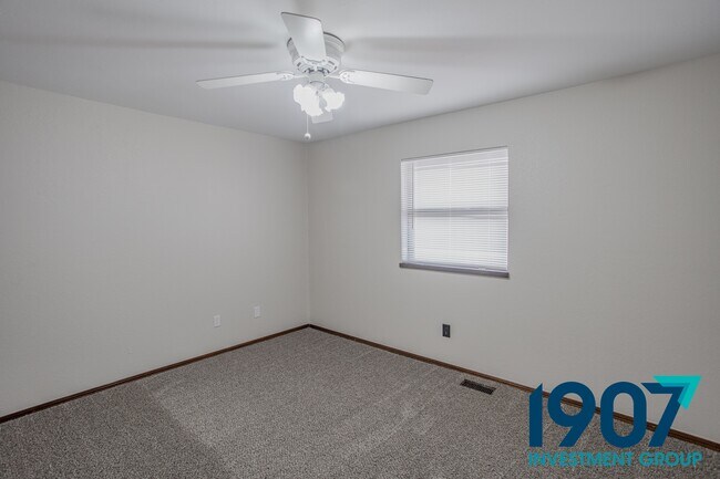Building Photo - 1433 SW 93rd St