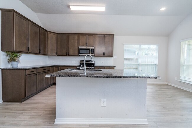 Building Photo - 911 Acorn Trail Pl