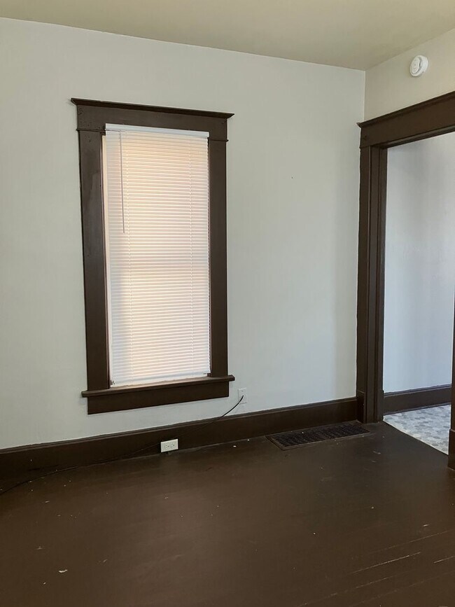 Building Photo - 432 2nd Ave