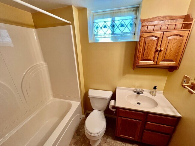Building Photo - 4 bed 2 bath Single Family Home with Bonus Room, Fully Fenced Yard and Double Car Garage Close to...