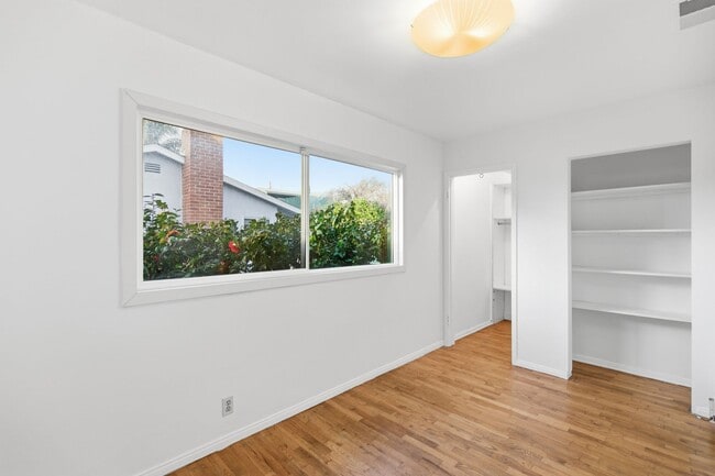 Building Photo - Beautiful 3 Bed + 2 Bath House + Front & Back Yard, Garage, Driveway