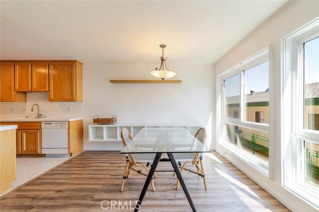 Building Photo - 13543 Moorpark St