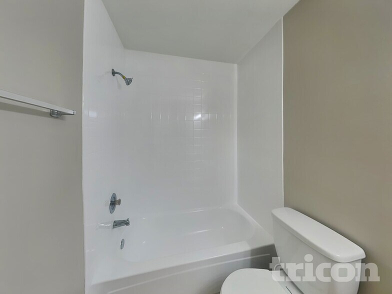 Building Photo - 13311 Laraway Dr