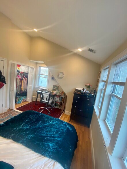 Building Photo - 18 Chandler St