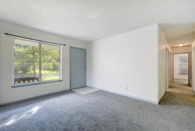 Building Photo - 4704 S Forest Dr