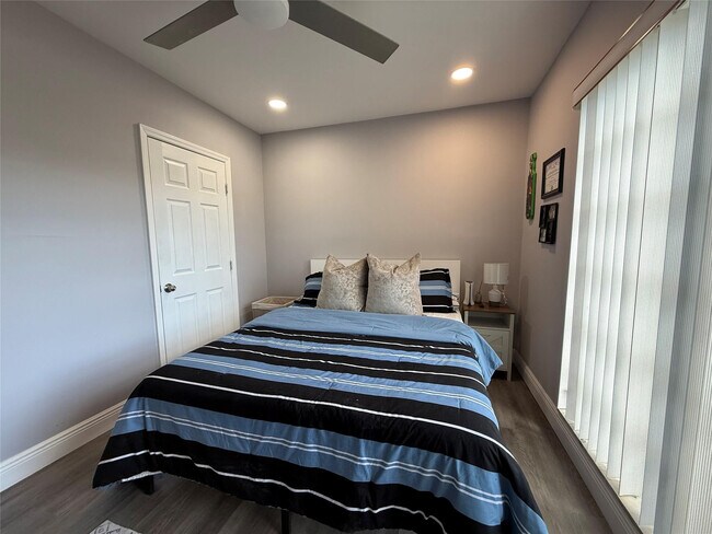 Building Photo - 20862 Vinesta Cir