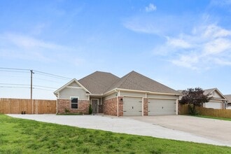 Building Photo - 1200 Ridgeway Dr
