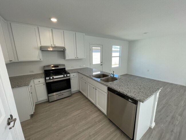 Building Photo - Ready for Move In- Modern & Roomy- 4 Bedro...