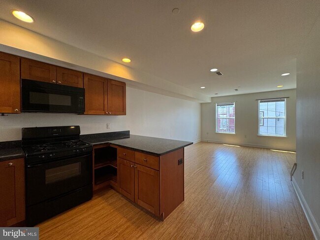 Building Photo - 1131 W Nevada St