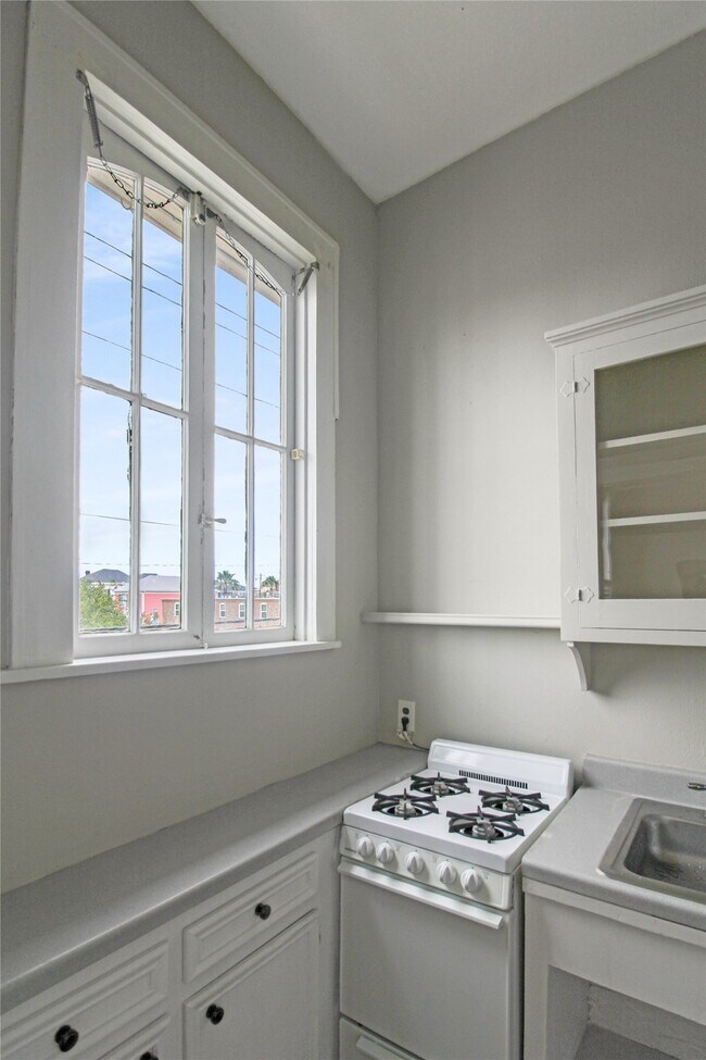 Building Photo - 1902 Church St