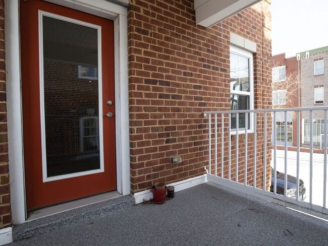 Building Photo - 11905 Centre St