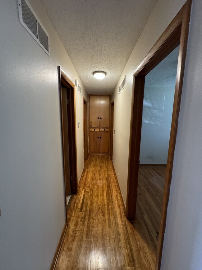 Building Photo - 2322 W 29th St S