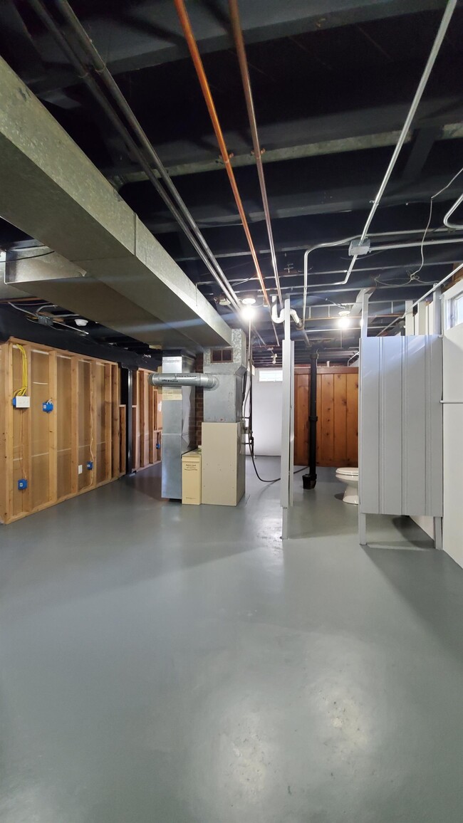 Building Photo - 3339 Henderson Ave SE