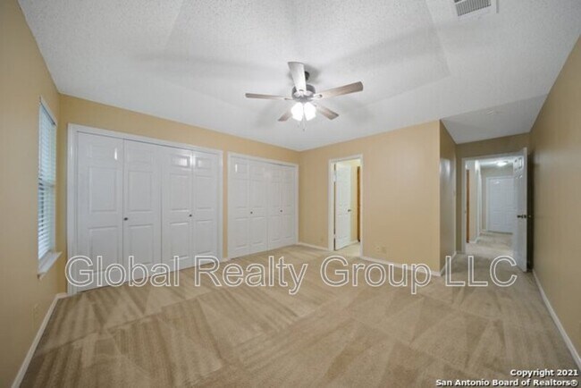 Building Photo - 118 Golden Way