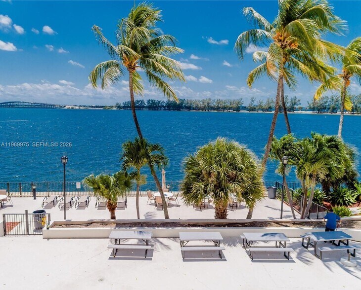 Building Photo - 2333 Brickell Ave