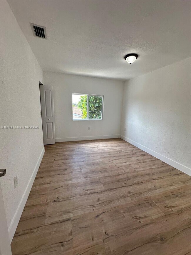 Building Photo - 3123 NW 22nd Ct