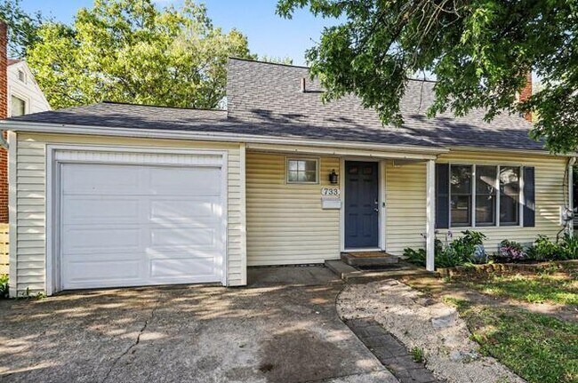 Building Photo - 733 Whites Rd