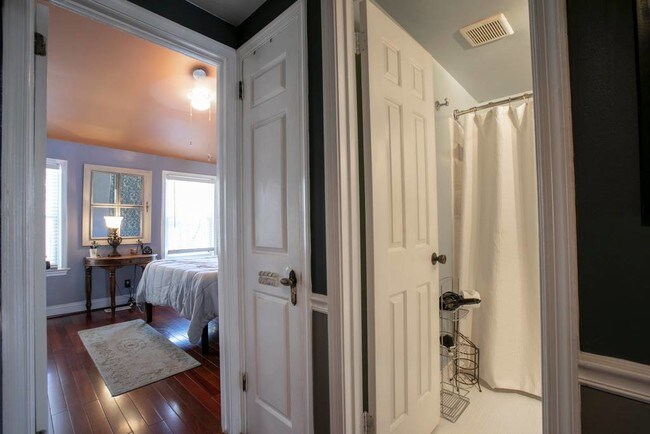 Building Photo - 730 6th St NE