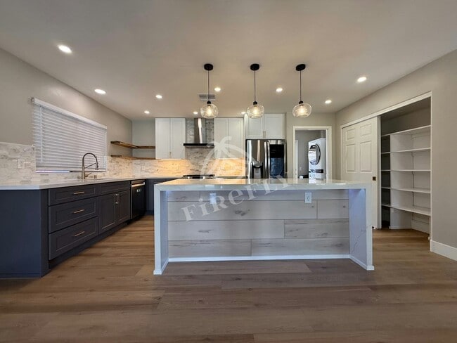 Building Photo - 6100 W Audrey Ln