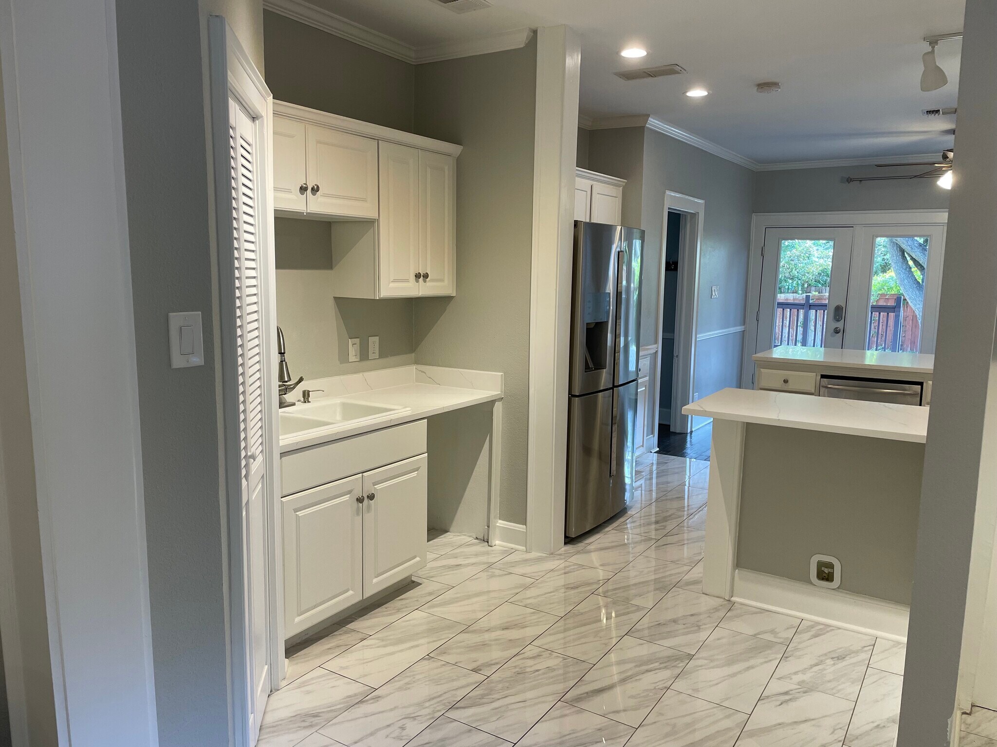 Building Photo - 834 Thomasson Dr