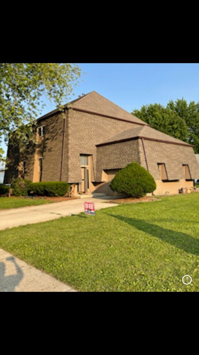 Building Photo - 1637 Sheffield Dr