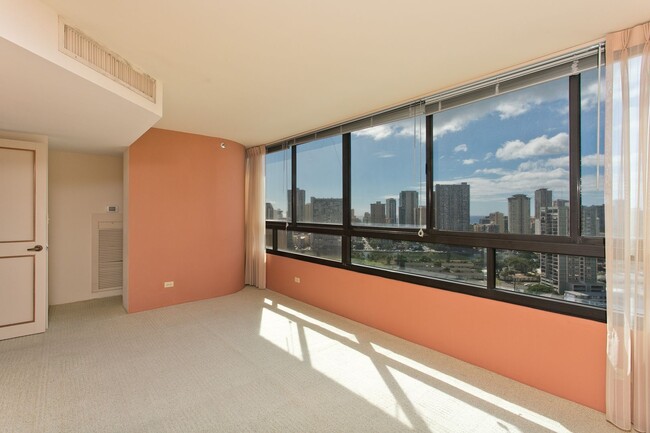 Building Photo - Royal Iolani Corner Unit - 2 PRK w/ ALL Ut...