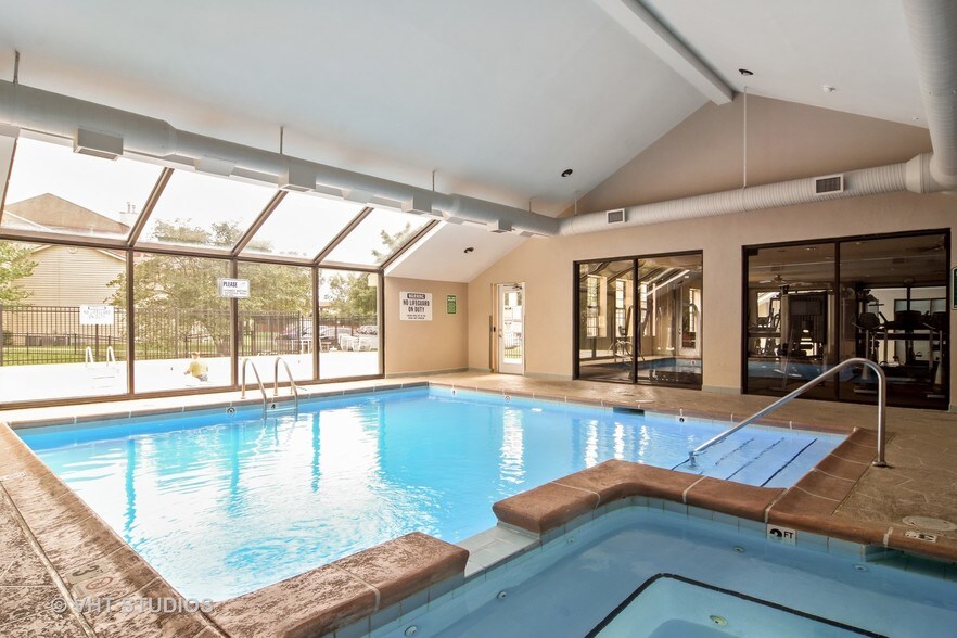 indoor pool/Jacuzzi - 2032 N Rand Rd