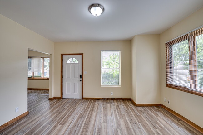Building Photo - 407 Linden Ave
