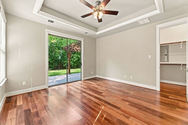 Building Photo - 303 Zennia St