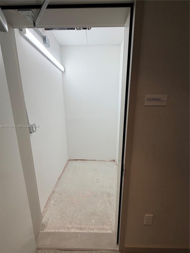 Building Photo - 9201 E Bay Harbor Dr