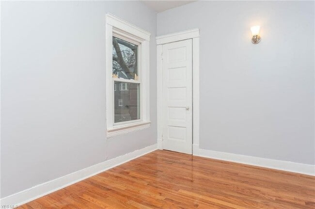 Building Photo - 1541 Lakewood Ave