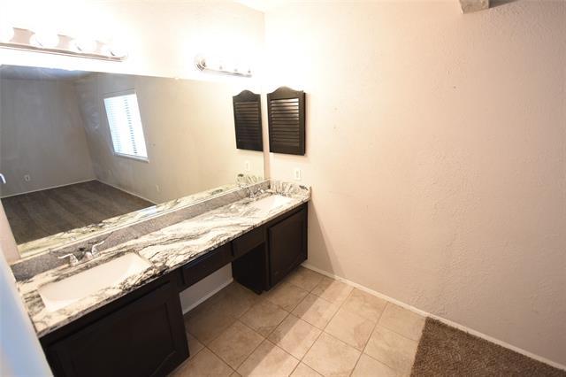 Building Photo - 3820 7 Gables St