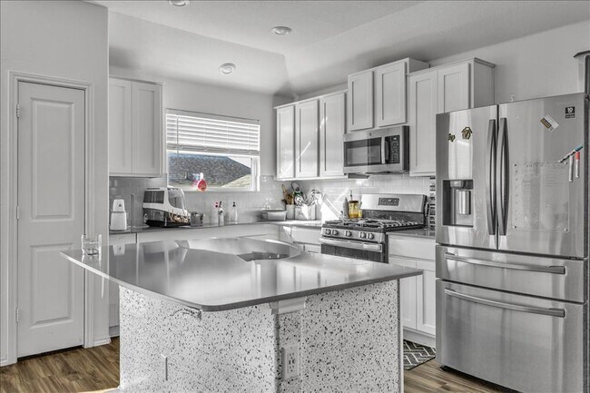 Building Photo - 6013 Amalea Ln