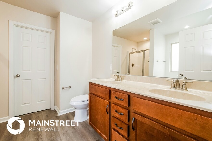 Building Photo - 1445 Lombar St