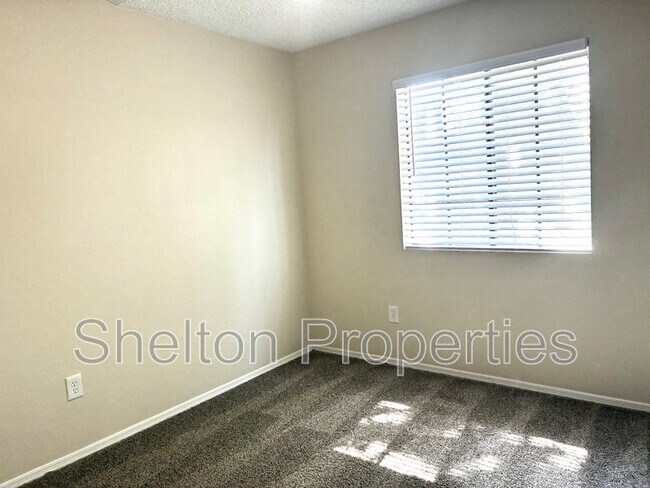Building Photo - 170 E Guadalupe Rd