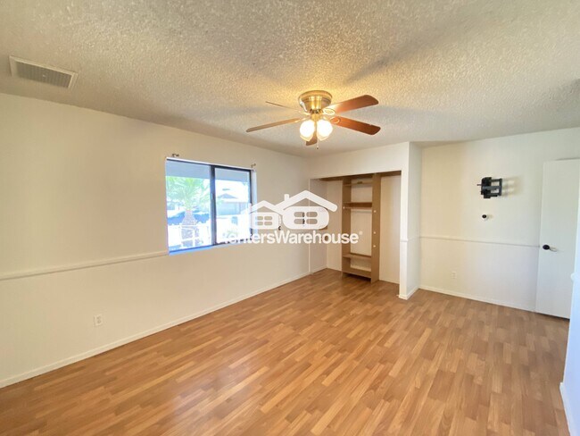 Building Photo - 2114 E Sesame St